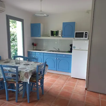 Mazet Provencal Dans Village Vacances Gaujac  Extérieur photo