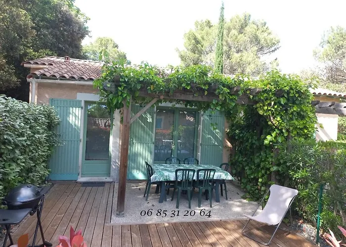 Mazet Provencal Dans Village Vacances